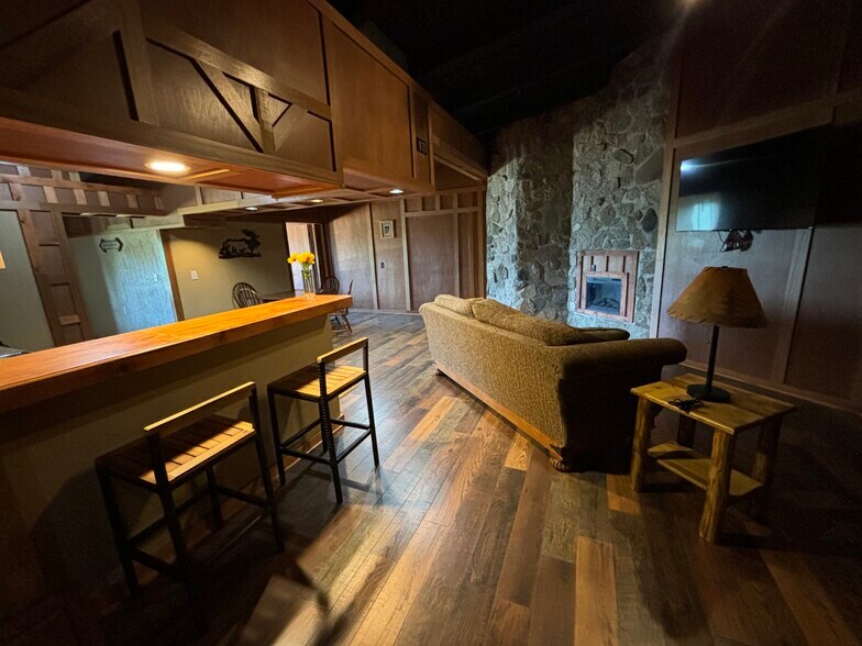 More Photos Of 501-550 Quadna Rd, Hill City Hotel For Sale