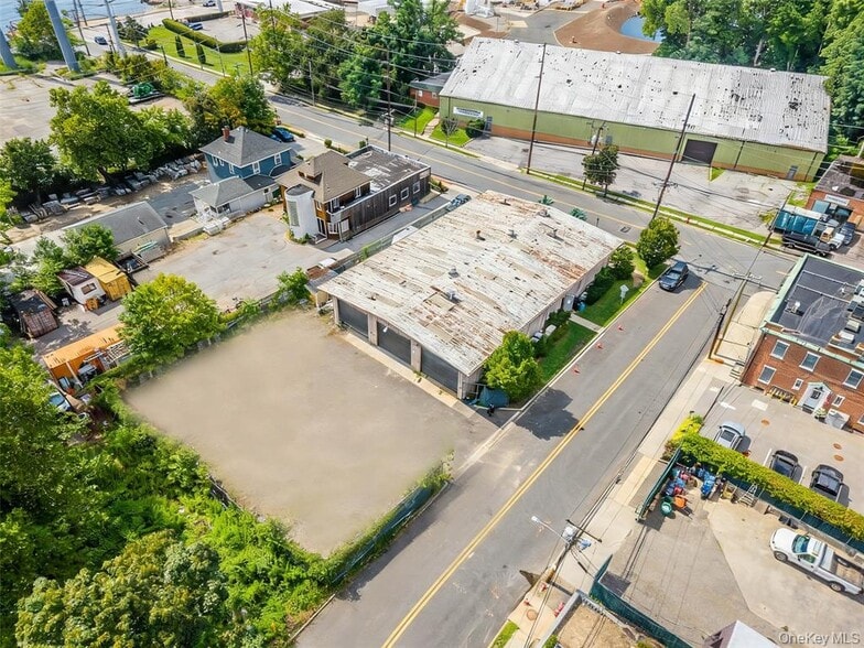 More Photos Of 133 Glenwood Rd, Glenwood Landing Warehouse For Sale
