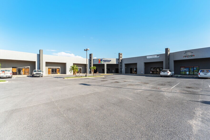 More Photos Of 901 Travis St, Mission General Retail For Sale