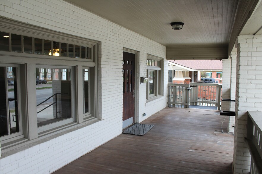More Photos Of 2812 Hemphill St, Fort Worth Office For Sale