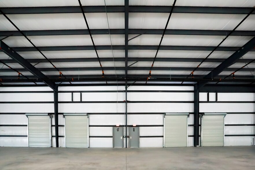 More Photos Of 28261 Woodlawn Dr, Punta Gorda Warehouse For Lease