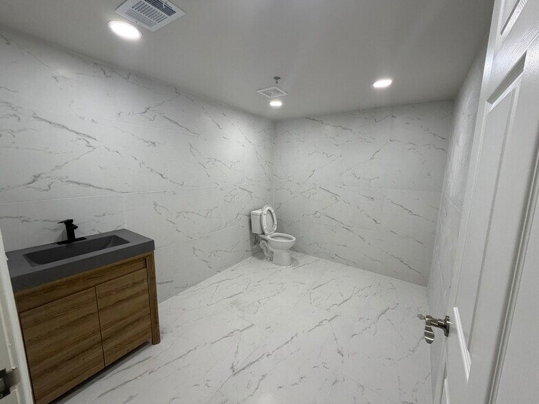 More Photos Of 17768 Preston Rd, Dallas Office For Lease