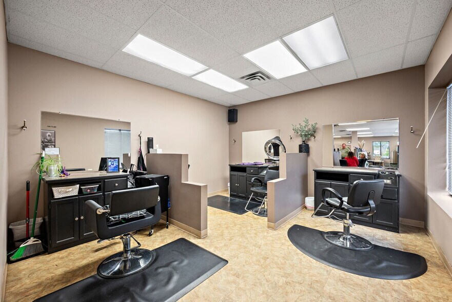 More Photos Of 325-337 NW Northdale Blvd, Coon Rapids Freestanding For Sale