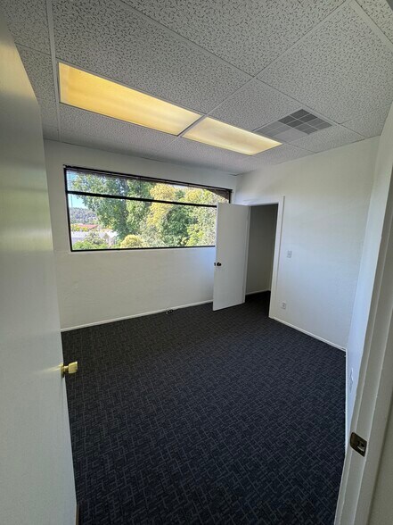 More Photos Of 4 Commercial Blvd, Novato Manufacturing For Lease