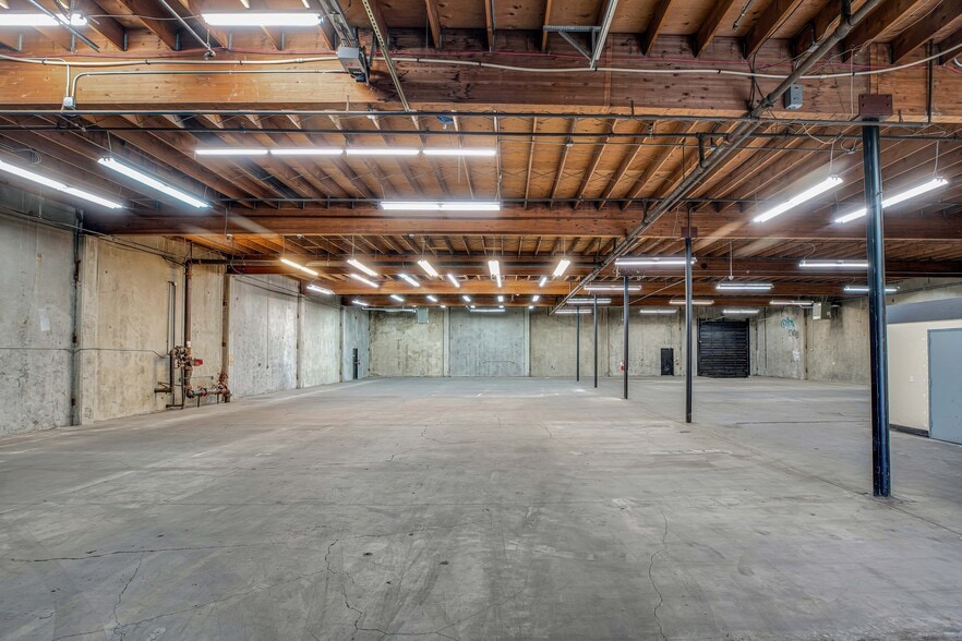 More Photos Of 3365 SE 17th Ave, Portland Warehouse For Lease