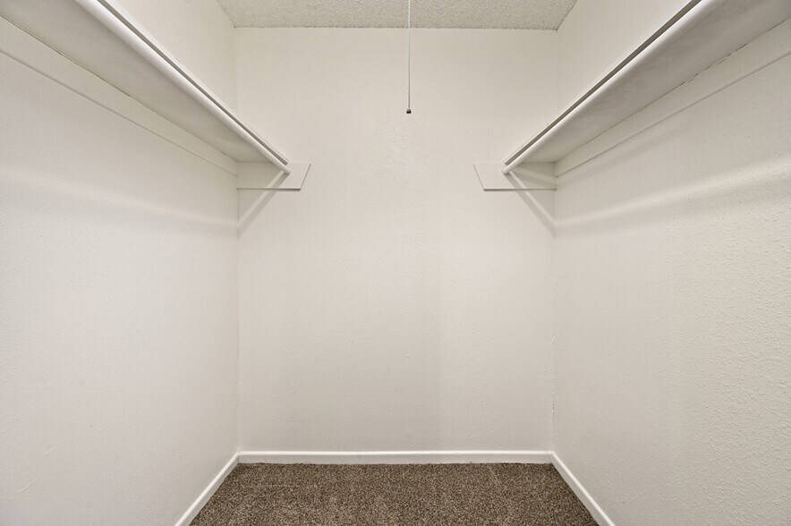 More Photos Of 1101 Rutland Dr, Austin Apartments For Sale