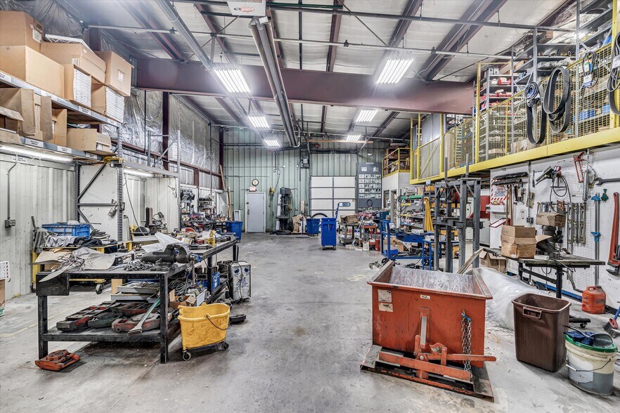 More Photos Of 202 1st St S, Kalona Manufacturing For Sale