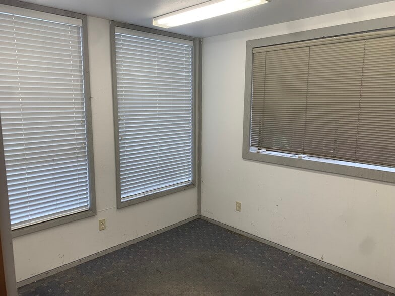 More Photos Of 510 E 5th Ave, Post Falls Freestanding For Lease