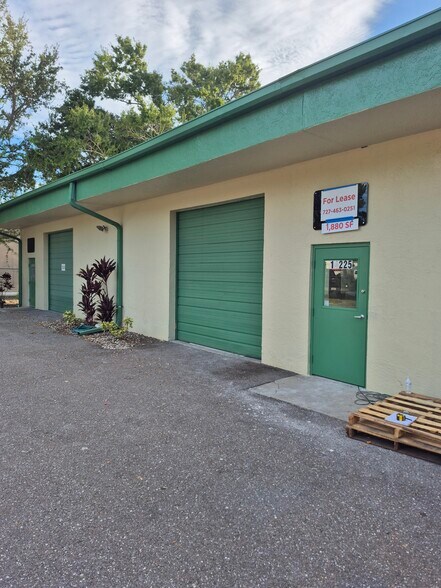 Primary Photo Of 14203-14231 60th St N, Clearwater Warehouse For Lease