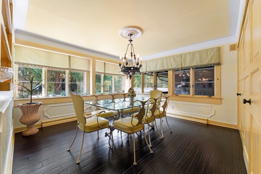 More Photos Of 550 Warner rd, Vienna Specialty For Sale