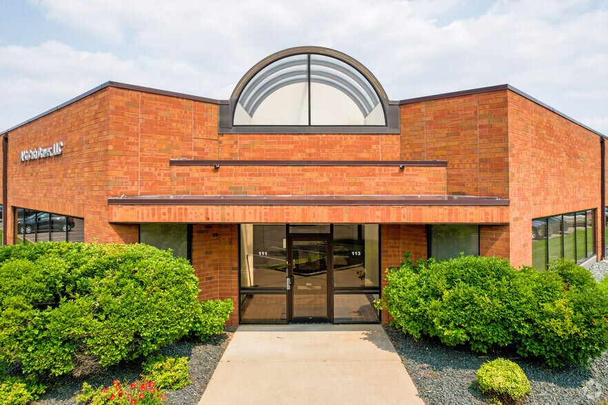 More Photos Of 5301 E River Rd, Fridley Flex For Lease