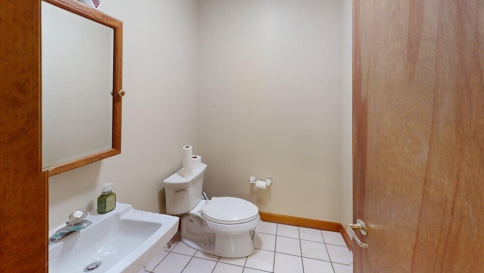 More Photos Of 334 E Colfax St, Palatine Loft Creative Space For Sale