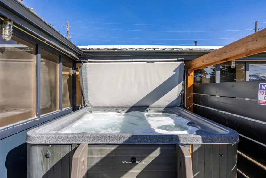 More Photos Of 207 Elm St, Leadville Hotel For Sale