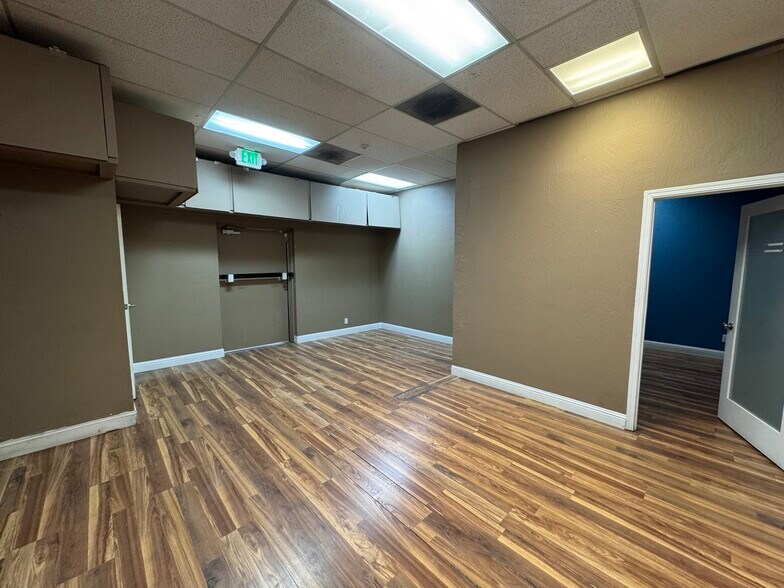 More Photos Of 465 E Plumb Ln, Reno Unknown For Lease