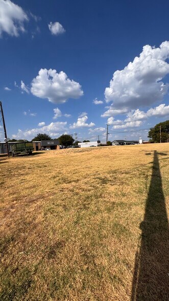 More Photos Of 709 N Cowan Ave, Lewisville Land For Sale