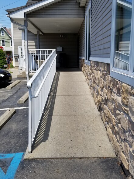 More Photos Of 1402 S Main St, Phillipsburg Storefront Retail Residential For Lease