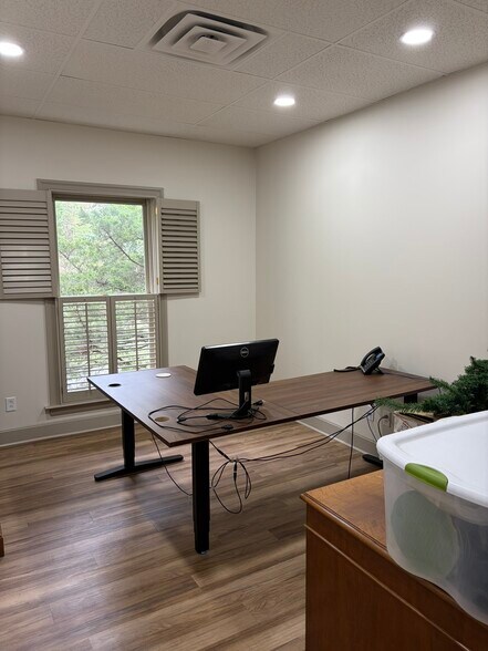 More Photos Of 823 Chickamauga Ave, Rossville Office For Lease