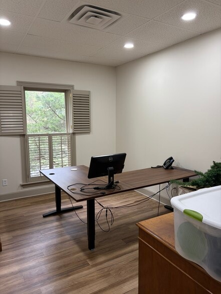 More Photos Of 823 Chickamauga Ave, Rossville Office For Lease