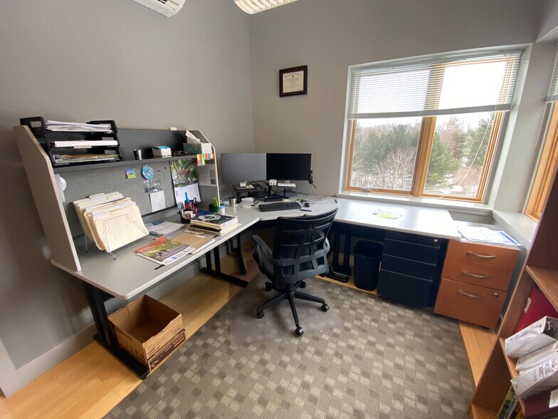 More Photos Of 15 Research Dr, Amherst Office For Sale
