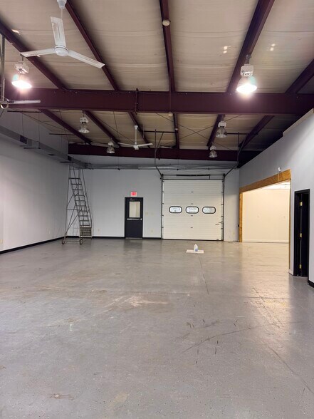 More Photos Of 2013 General Potter Hwy, Centre Hall Showroom For Sale