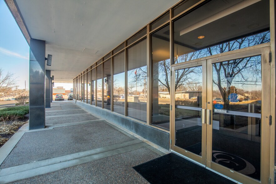 More Photos Of 9666 Olive Blvd, Olivette Office For Lease