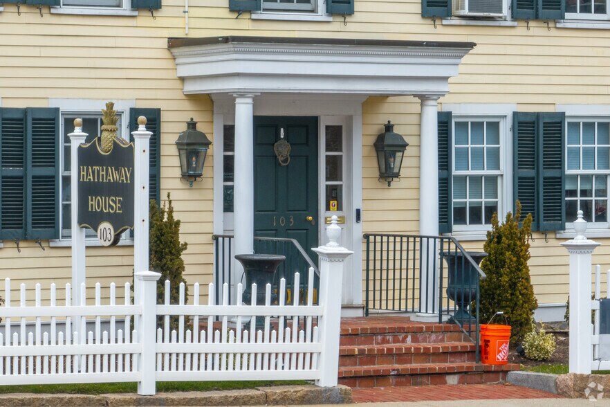 More Photos Of 103 Central St, Wellesley Office For Lease