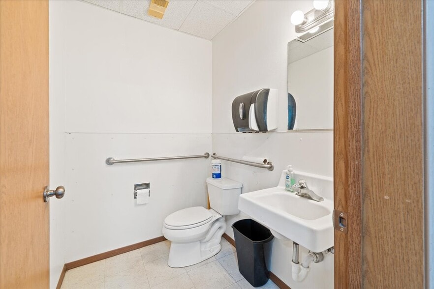 More Photos Of 3534 International St, Fairbanks General Retail For Lease