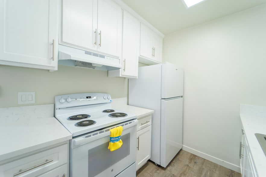 More Photos Of 12430 Oak Knoll Rd, Poway Apartments For Sale