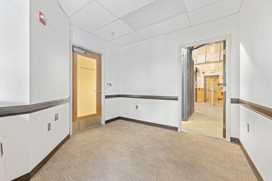 More Photos Of 2229 E State St, Salem Drugstore For Sale