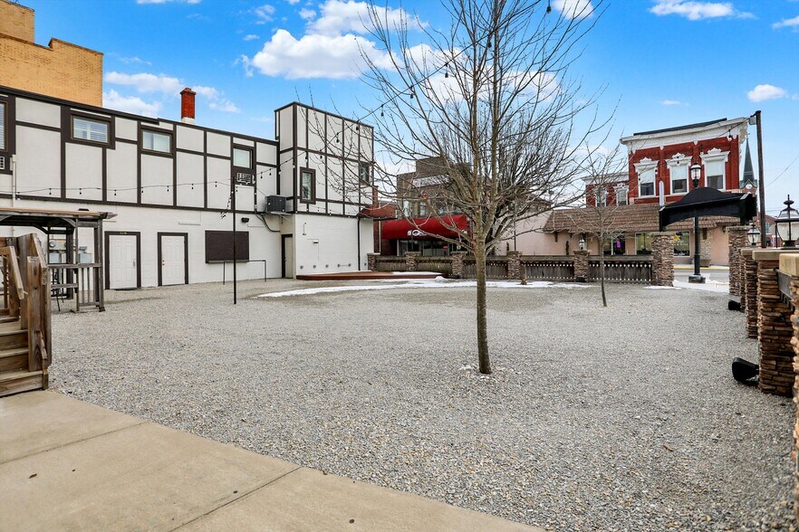 More Photos Of 35 S Main St, Batesville Warehouse For Sale