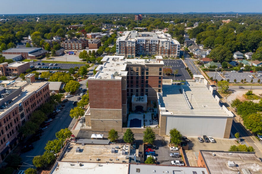 More Photos Of 950 S Main St, Greenville Hotel For Lease