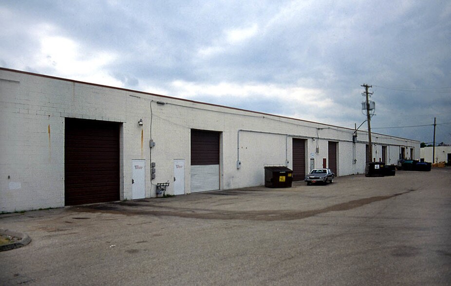 More Photos Of 12250-12264 Universal Dr, Taylor Warehouse For Lease