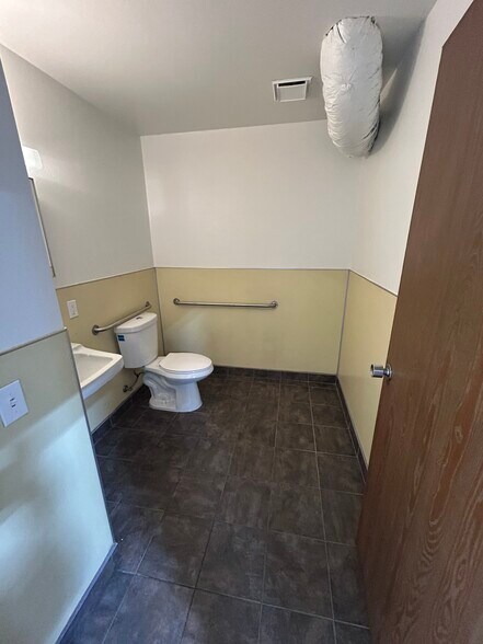 More Photos Of 12309 Florence Ave, Santa Fe Springs Manufacturing For Lease