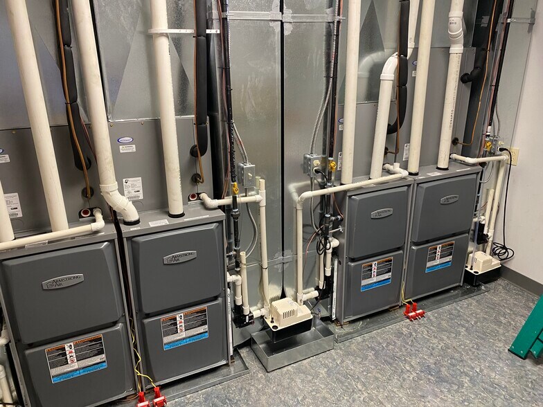 More Photos Of 2804 Boilermaker Ct, Valparaiso Office For Sale