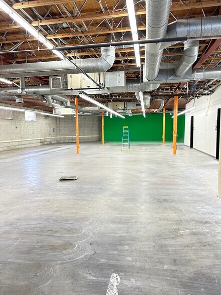 More Photos Of 6151-6159 Santa Monica Blvd, Los Angeles Showroom For Lease
