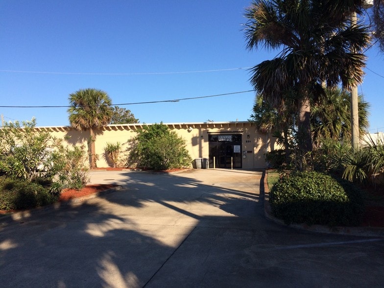 More Photos Of 231 Cardinal Ave, Ormond Beach Self Storage For Sale