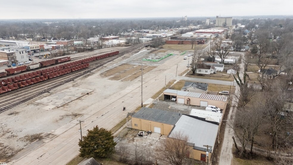 More Photos Of 219 & 303 W Chase st, Springfield Light Distribution For Lease