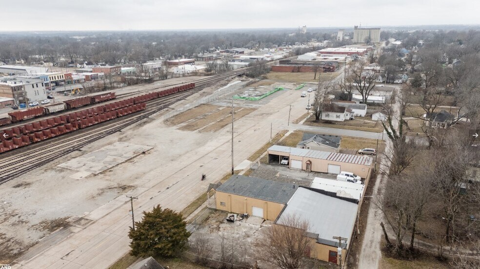 More Photos Of 219 & 303 W Chase st, Springfield Light Distribution For Sale