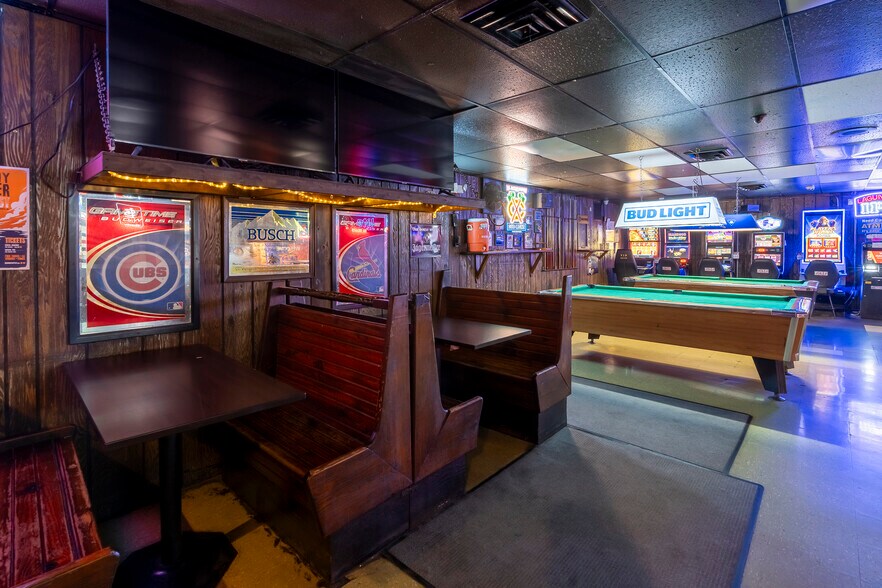 More Photos Of 101 W Monroe St, Carbondale General Retail For Sale