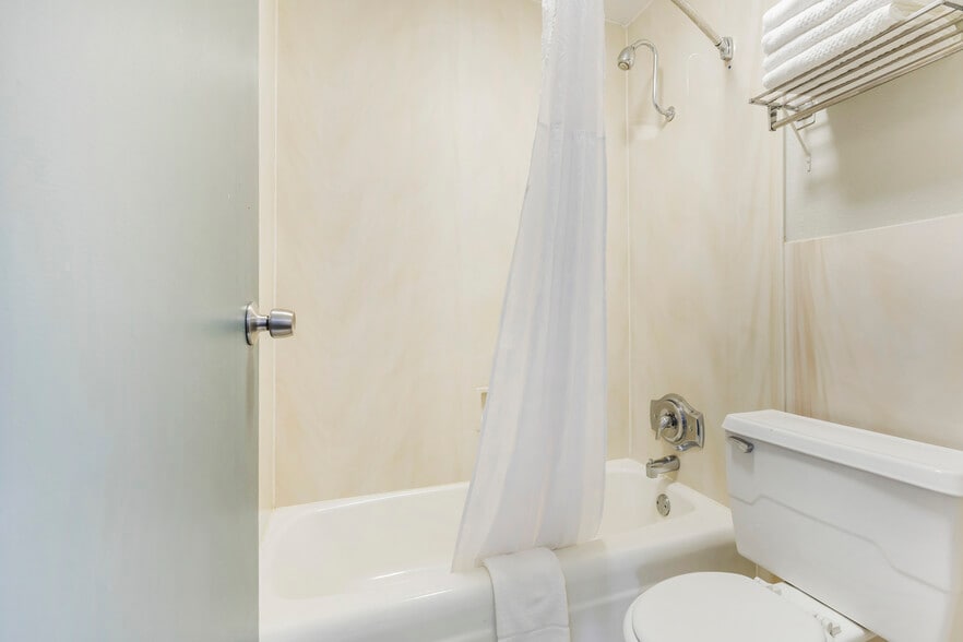 More Photos Of 8929 Old Number Six Hwy, Santee Hotel For Sale