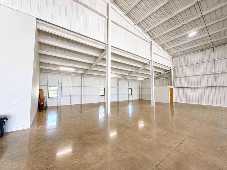 More Photos Of 2408 Airport Rd, Gainesville Airplane Hangar For Sale