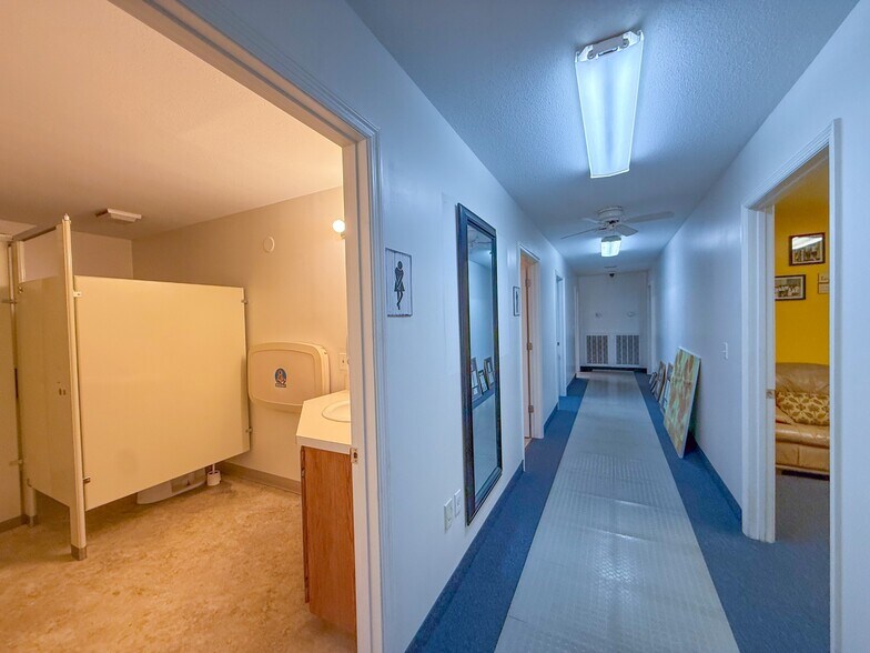 More Photos Of 2335 Columbia Hwy, Pulaski Office For Sale