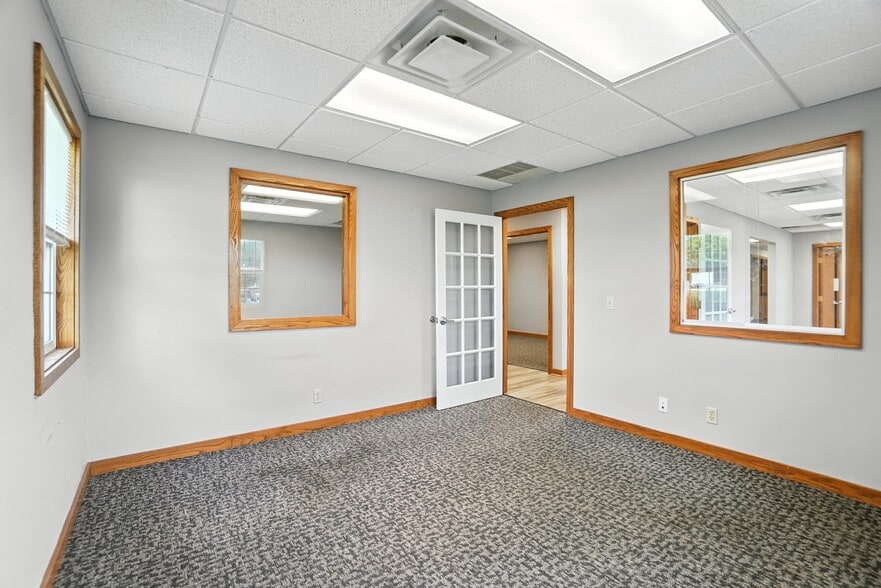 More Photos Of 675-681 Hopewell Dr, Heath Medical For Lease