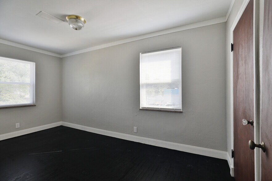 More Photos Of 4760-4764 N High St, Columbus Storefront Retail Residential For Sale