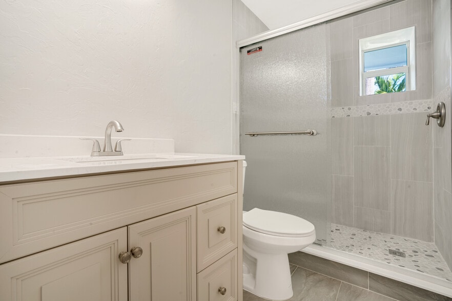 More Photos Of 2649 Lake Dr, Riviera Beach Apartments For Sale