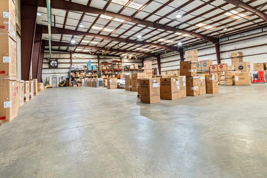 More Photos Of 1925 Industrial Blvd, Harvey Warehouse For Sale