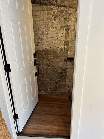 More Photos Of 763 S 4th St, Philadelphia Storefront Retail Office For Lease