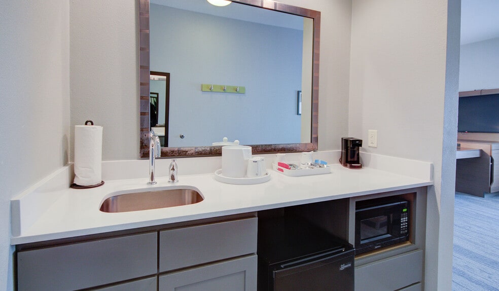 More Photos Of 4617 7th St, Bay City Hotel For Sale