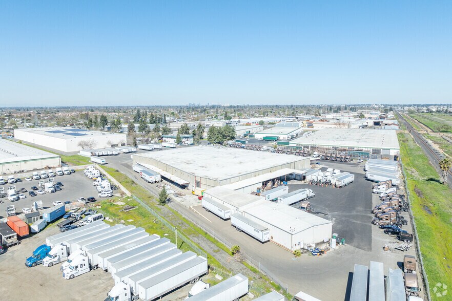 More Photos Of 8180 Signal Ct, Sacramento Warehouse For Lease