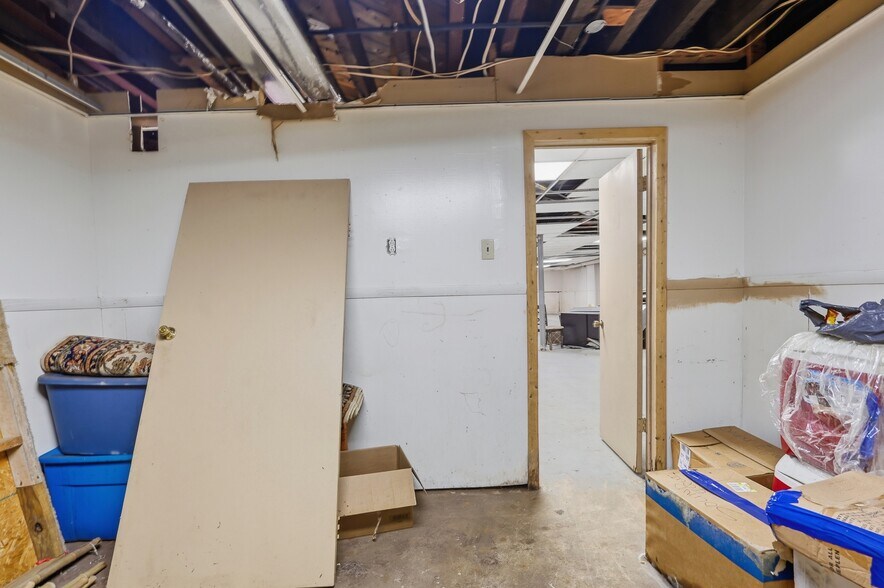 More Photos Of 1142-1148 Broadway, Camden Flex For Sale
